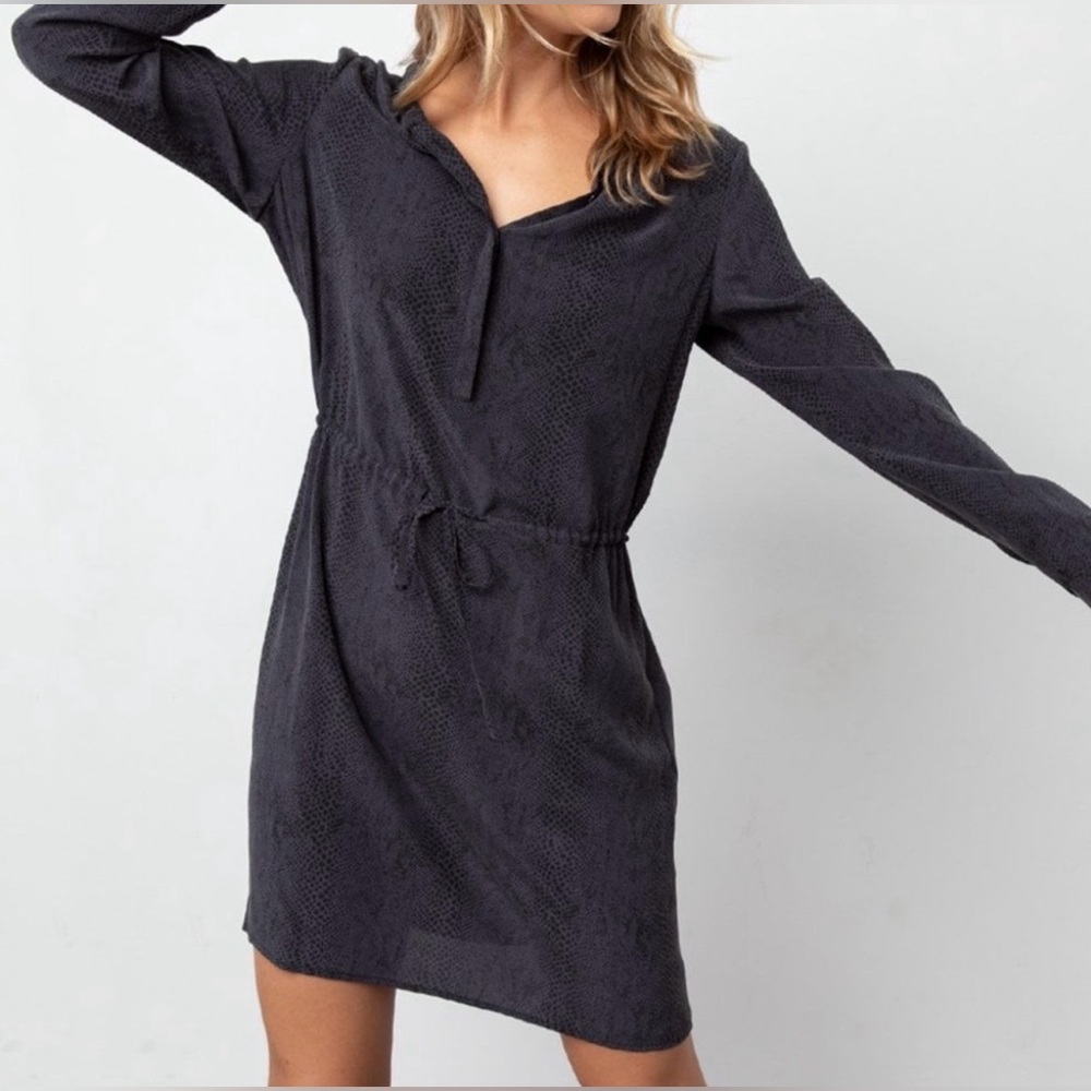 Rails 100% Silk, Black/Charcoal, Long Sleeve, Midi Dress With Subtle Cobra Print - Picture 3 of 10